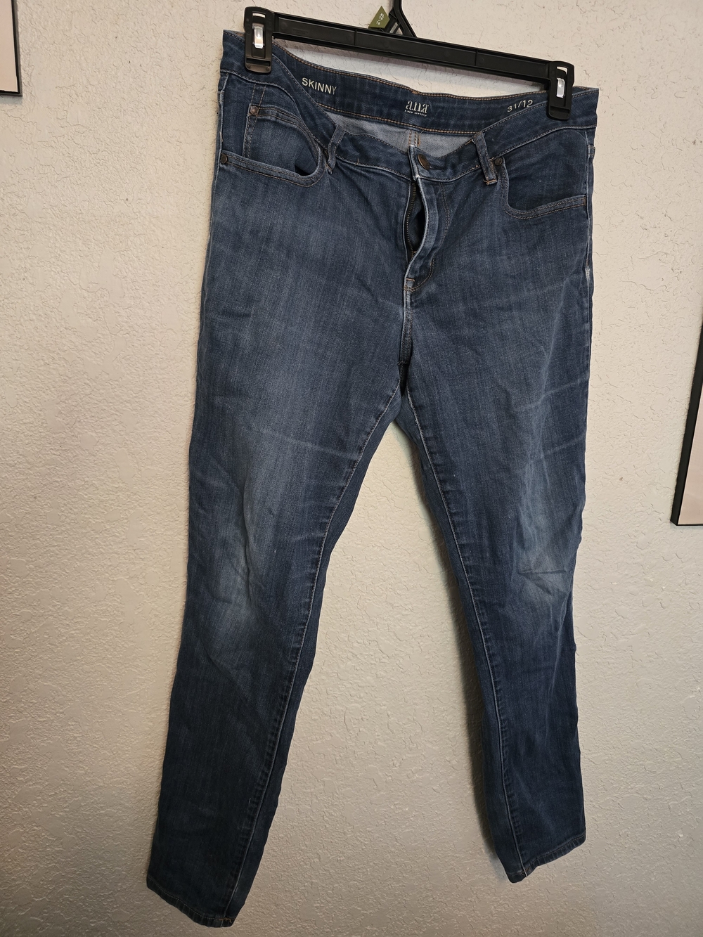 a.n.a Women's Skinny Jeans in Dark Blue Wash